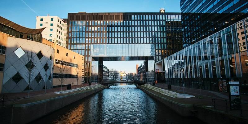 Chuyển tiếp University of Amsterdam